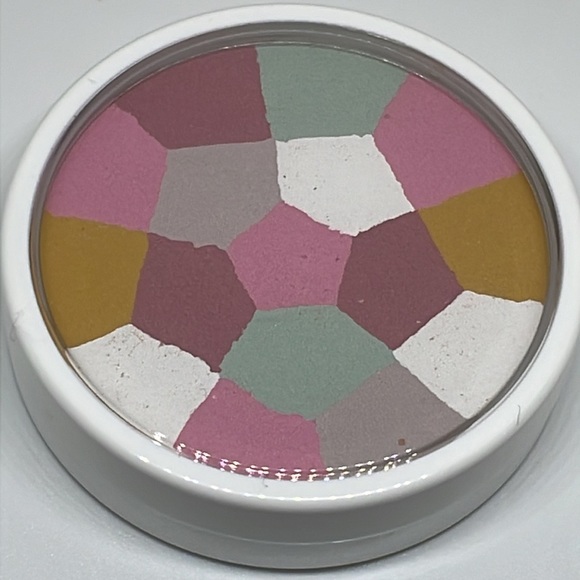 Joan Rivers Other - Joan Rivers Absolute Magic Correcting Powder 10g  #38